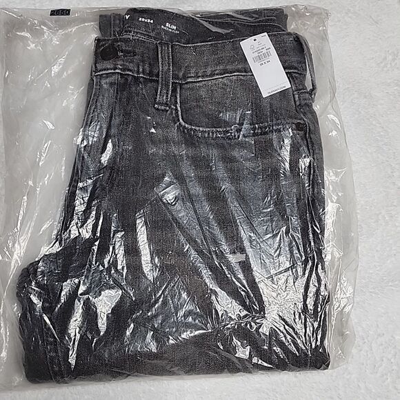 2650 NWT Old Navy Slim Built-In Flex Ripped Gray Jeans Color: Wash Down Gray - Picture 4 of 7